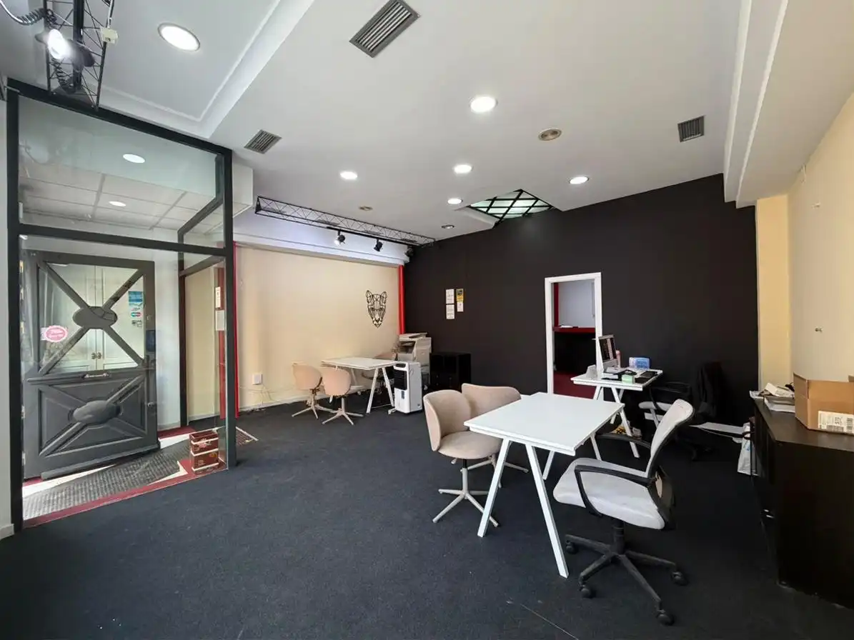 Local comercial en alquiler en Núcleo urbano, imagen 2