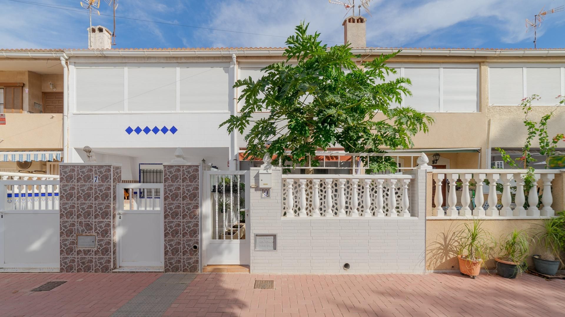 Exterior view of House or chalet for sale in Torrevieja  with Private garden, Terrace and Balcony