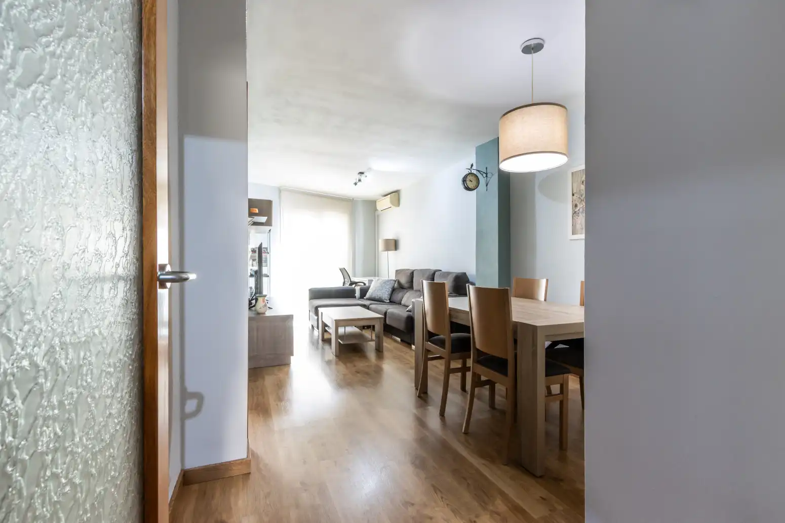 Living room of Flat for sale in Terrassa  with Air Conditioner, Heating and Parquet flooring