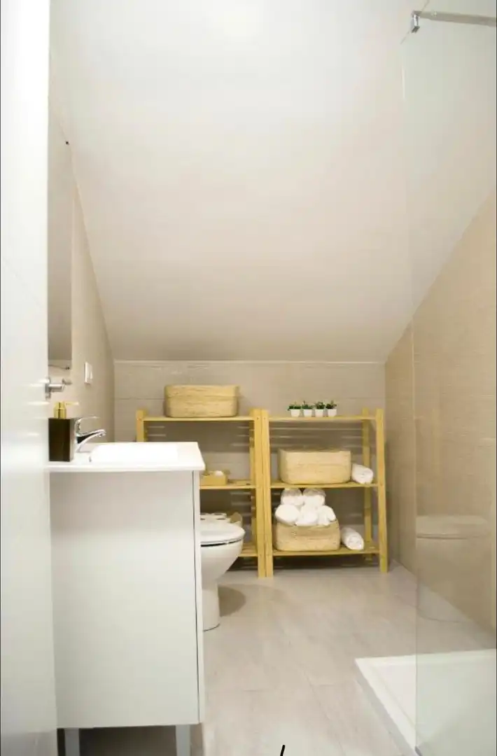 Baño de Ático en venta en Medina Sidonia con Aire acondicionado, Calefacción y Jardín privado