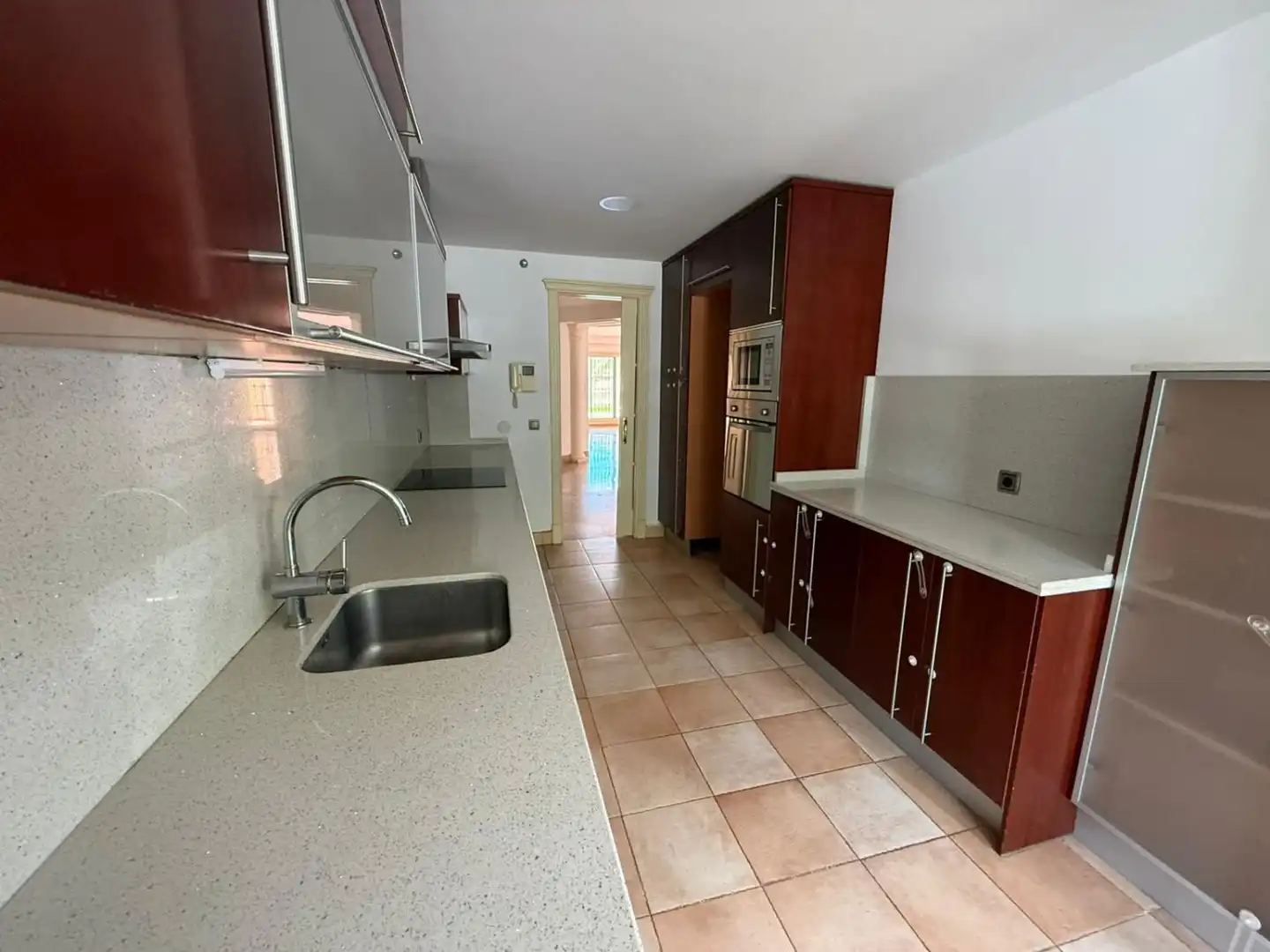 Cocina de Piso en venta en Marbella con Calefacción, Terraza y Piscina comunitaria