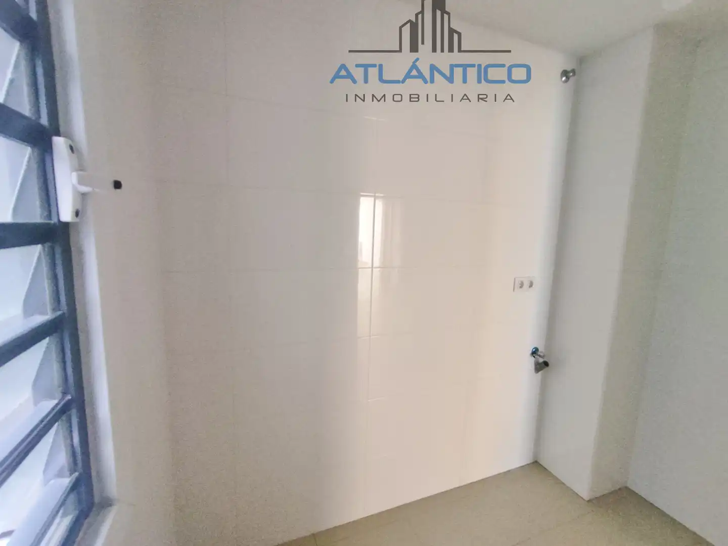 Piso en venta en A Coruña Capital  con Calefacción, Trastero y Horno