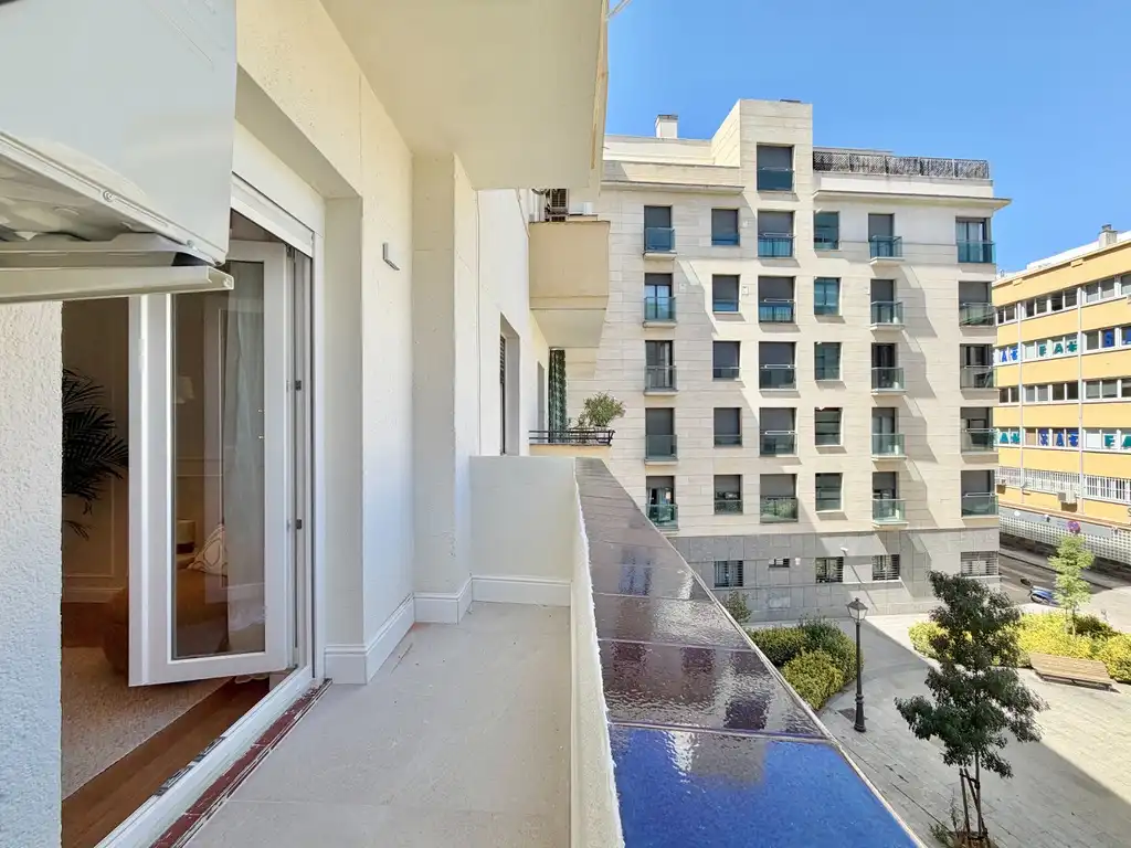 Flat with terrace for sale in Calle de la Fuente del Berro