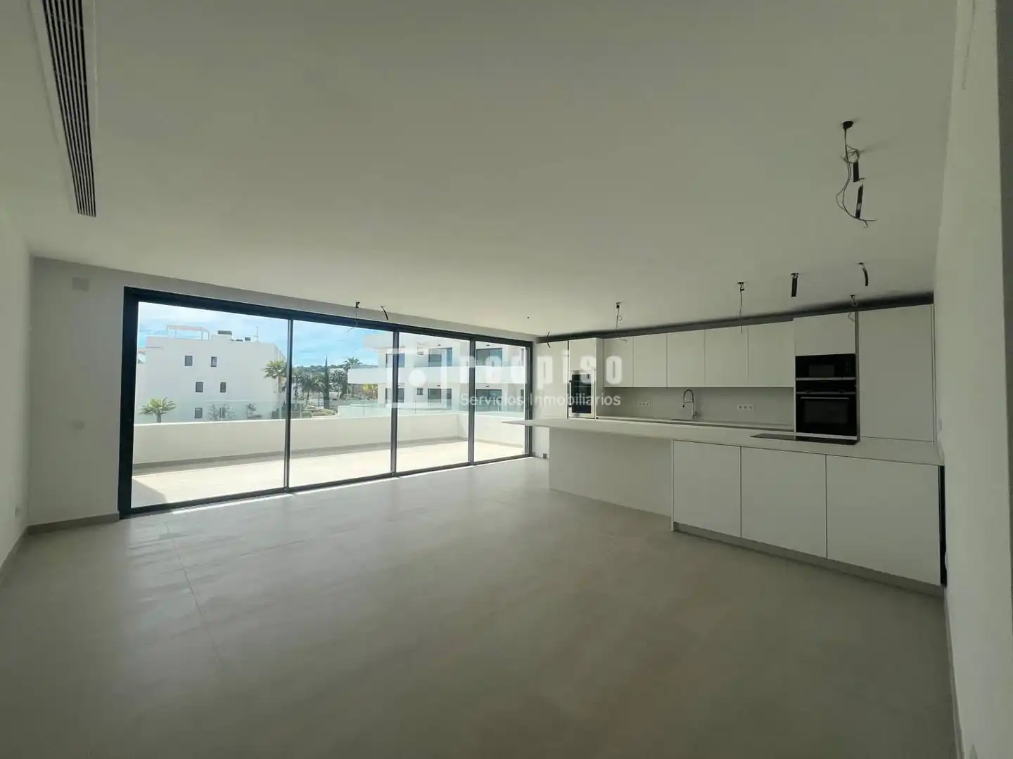 Vista exterior de Pis en venda en Estepona amb Aire condicionat, Calefacció i Jardí privat