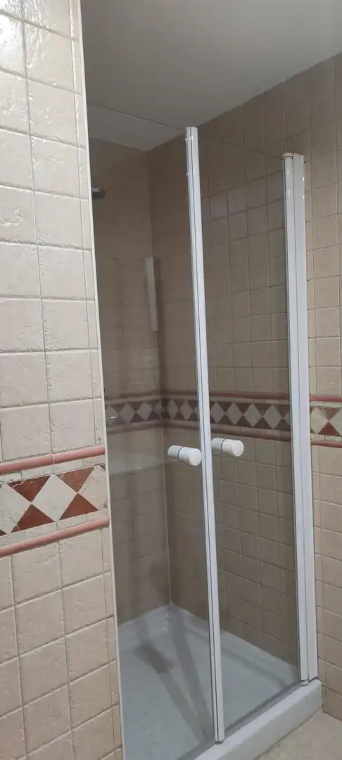 Bany de Pis en venda en Almansa amb Calefacció, Parquet i Balcó