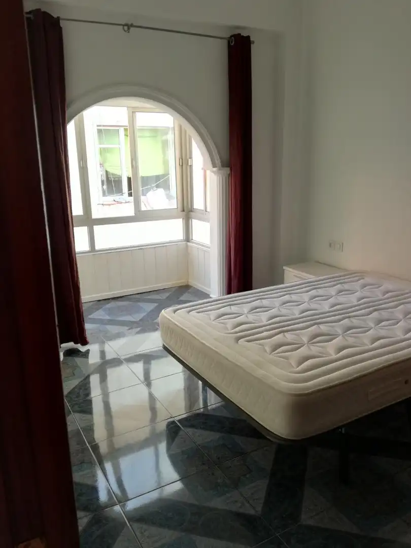 Dormitori de Pis en venda en Algeciras amb Terrassa
