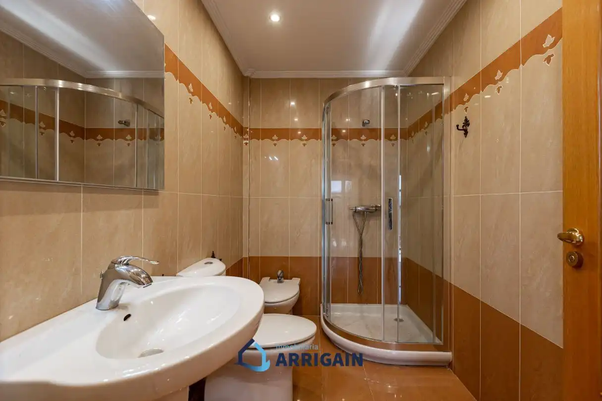 Bany de Casa adosada en venda en Donostia - San Sebastián  amb Calefacció, Jardí privat i Terrassa