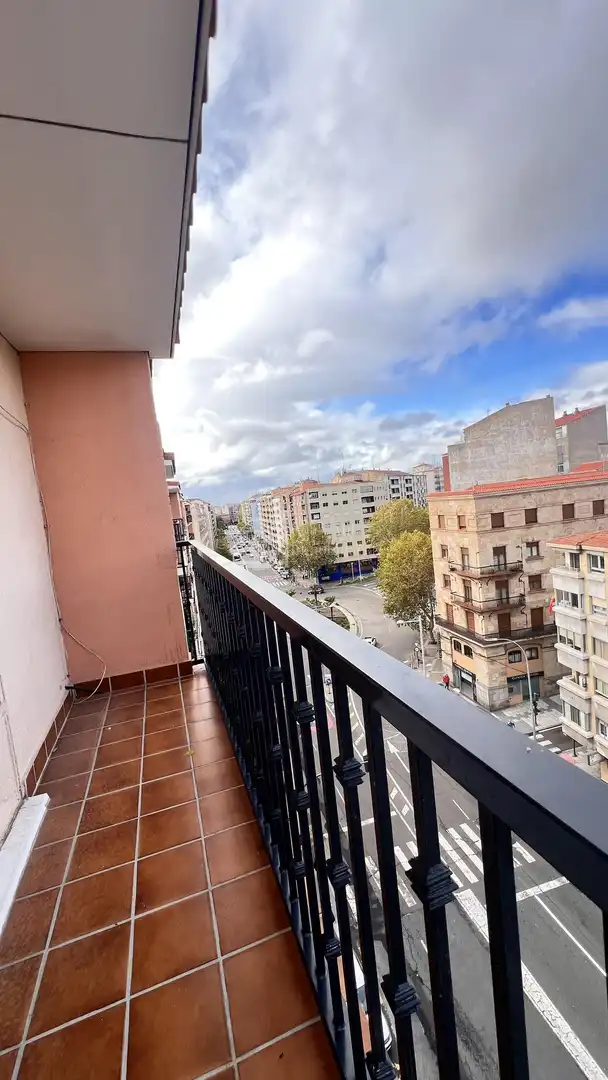 Außenansicht von Wohnung zur Miete in Salamanca mit Heizung, Terrasse und Balkon