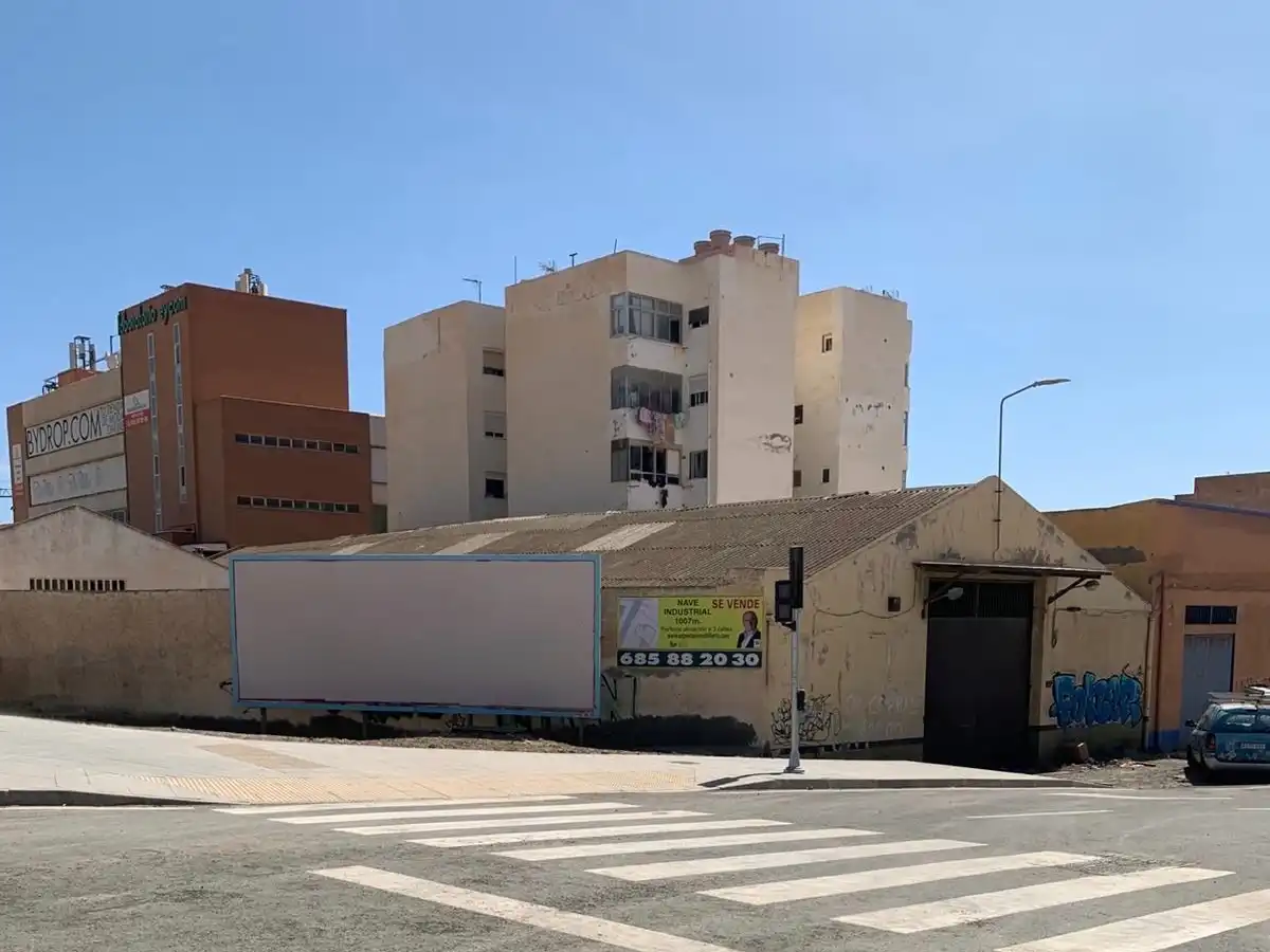 Vista exterior de Nau industrial en venda en Almería