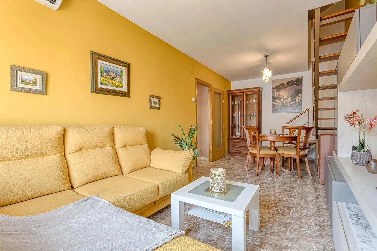 Sala de estar de Dúplex en venta en Vilanova del Camí con Aire acondicionado, Calefacción y Terraza