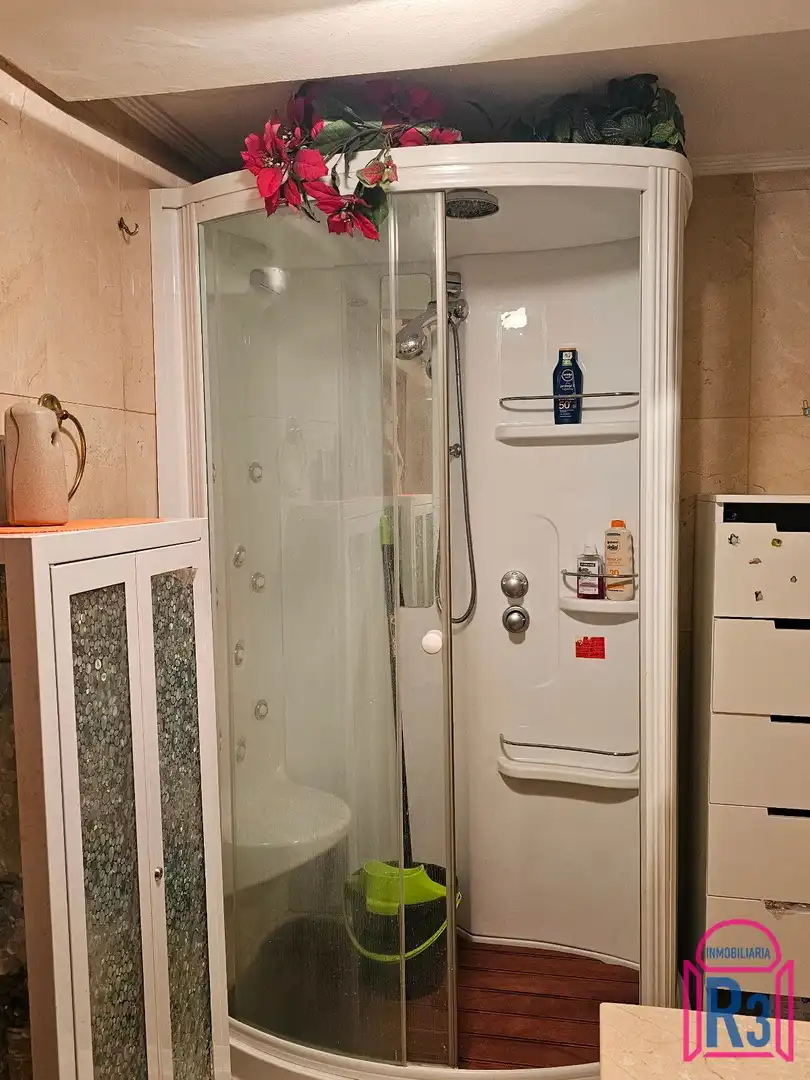 Badezimmer von Wohnung zum Verkauf in León Capital  mit Heizung, Terrasse und Abstellraum