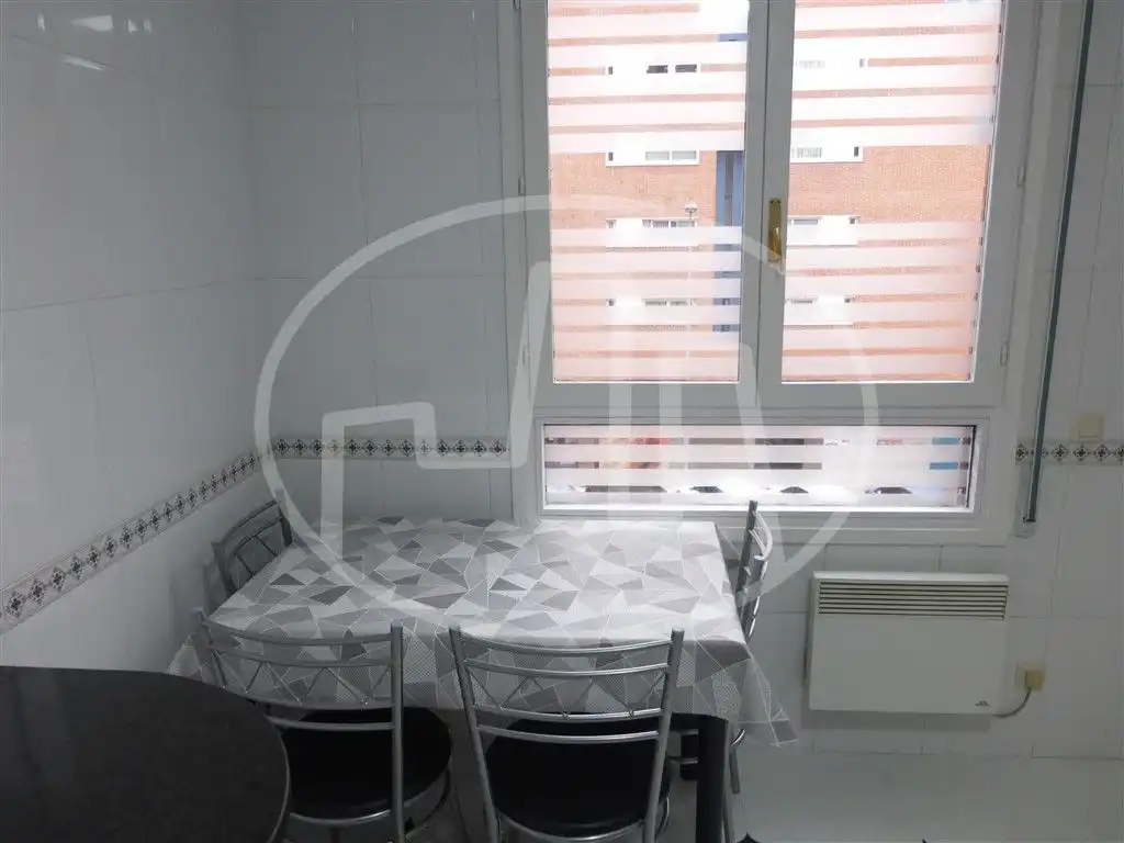 Piso de alquiler en Calle de Irunlarrea, Mendebaldea - Ermitagaña