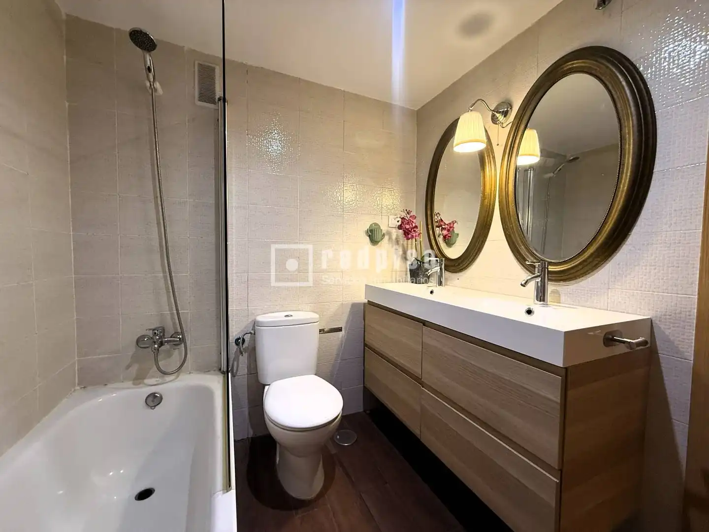 Baño de Ático de alquiler en Madrid con Aire acondicionado, Calefacción y Jardín privado