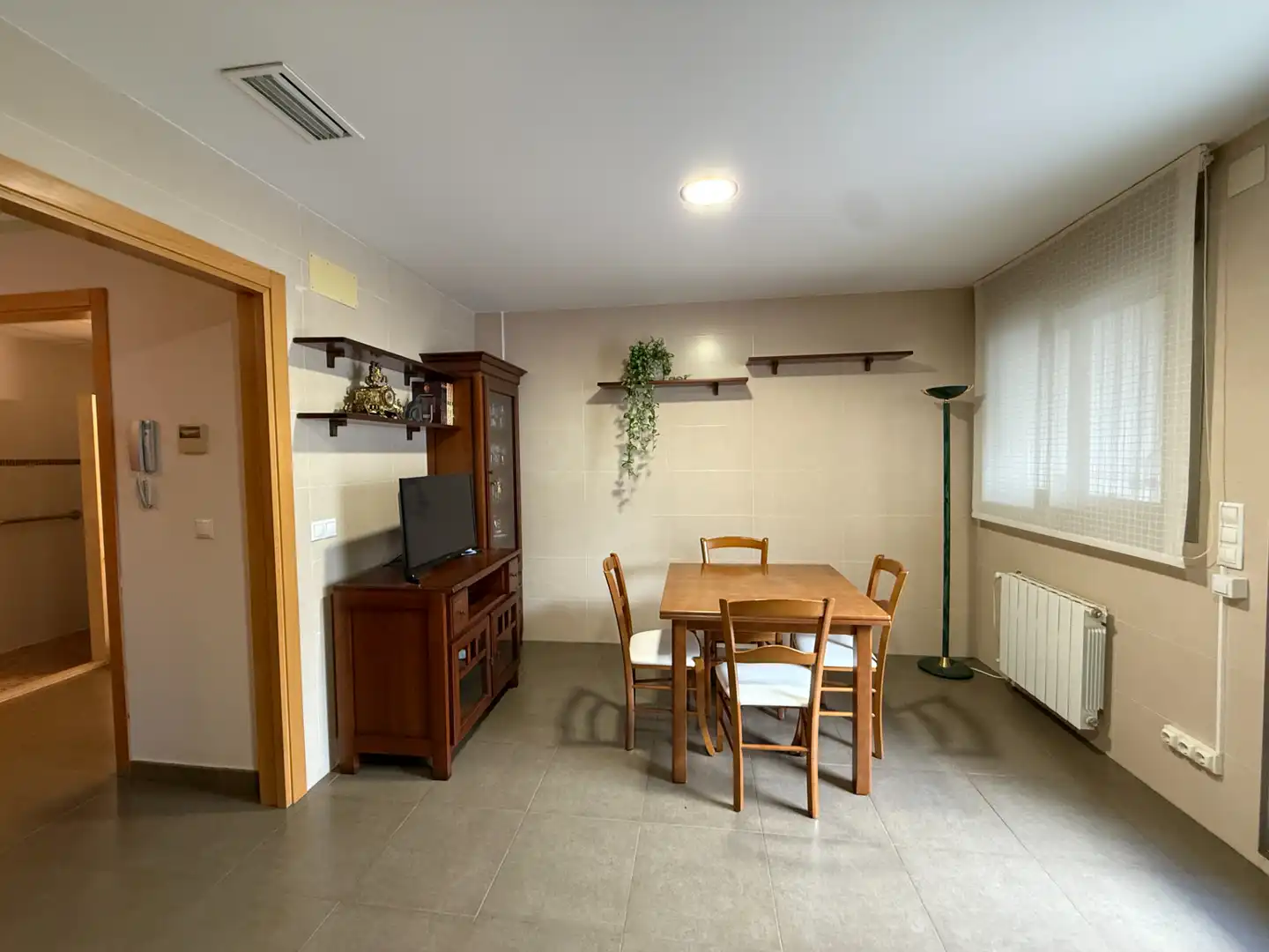 Esszimmer von Einfamilien-Reihenhaus zum Verkauf in La Pobla del Duc mit Klimaanlage, Heizung und Terrasse