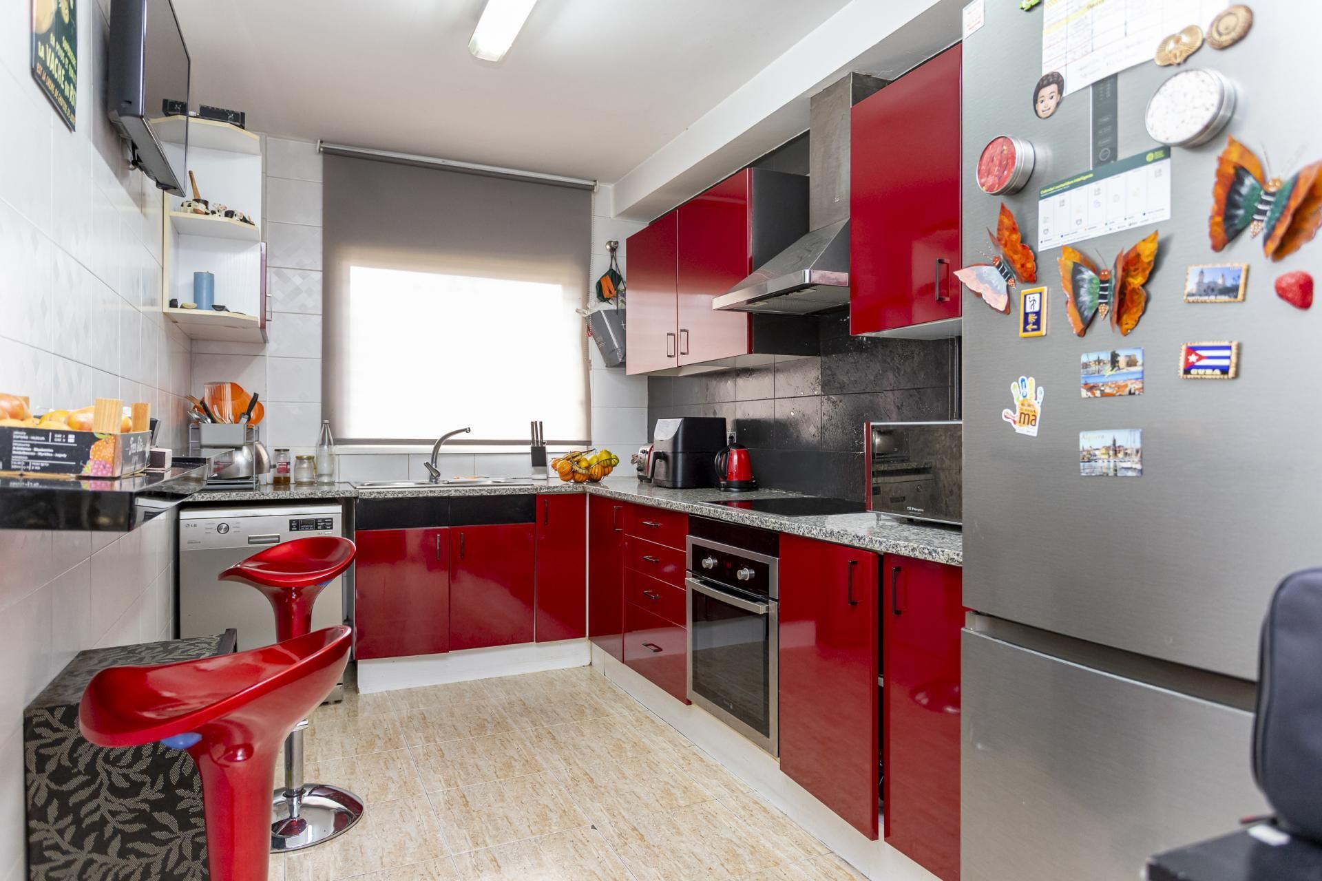 Cuina de Apartament en venda en Girona Capital amb Calefacció i Balcó