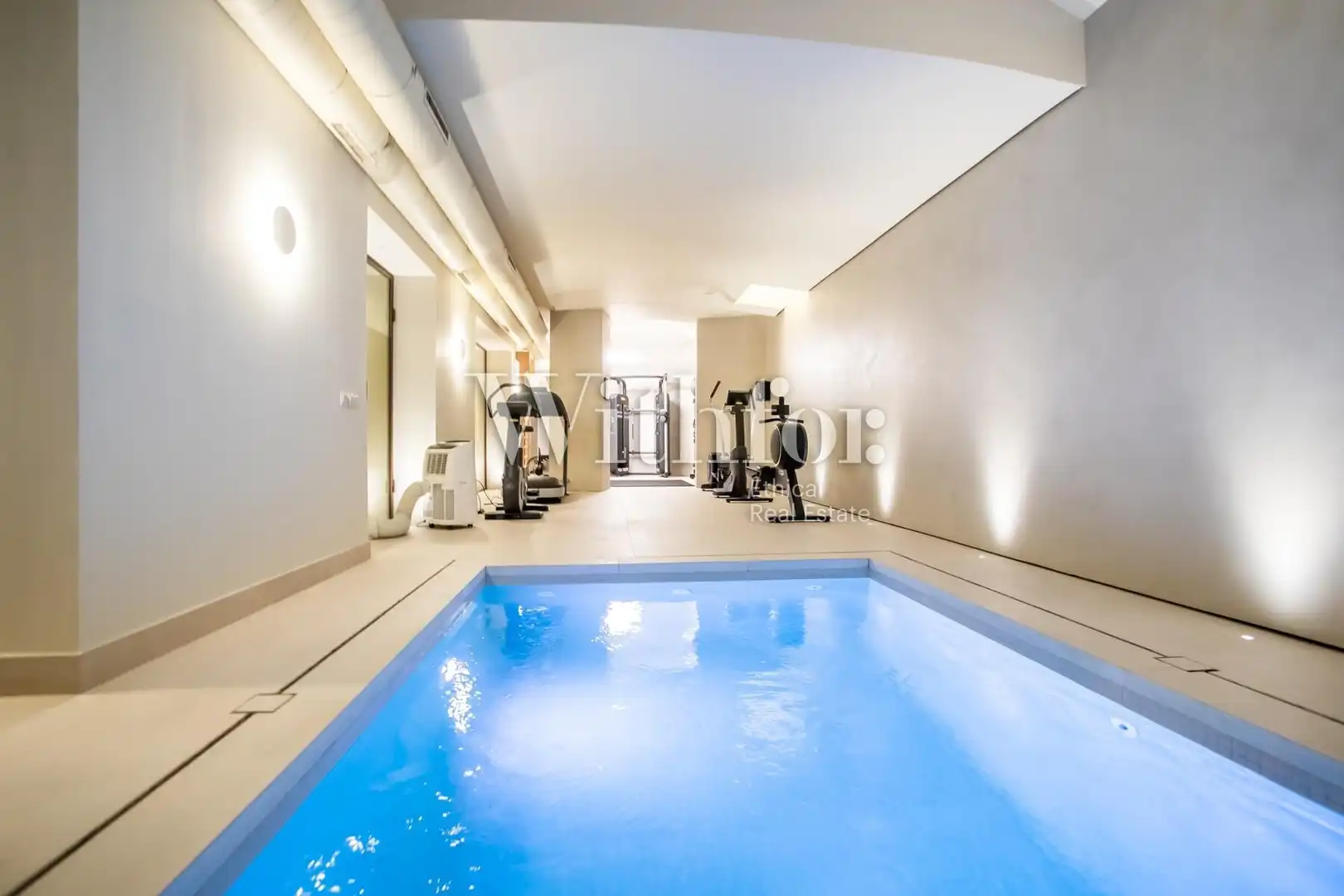 Swimming pool of Flat for rent in Barcelona  with Air Conditioner, Heating and Terrace