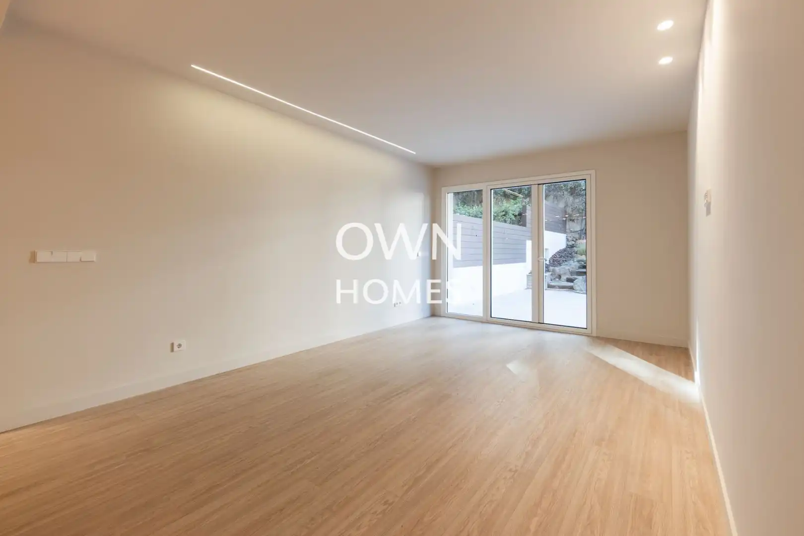 Flat for sale in Barcelona  with Air Conditioner, Heating and Private garden