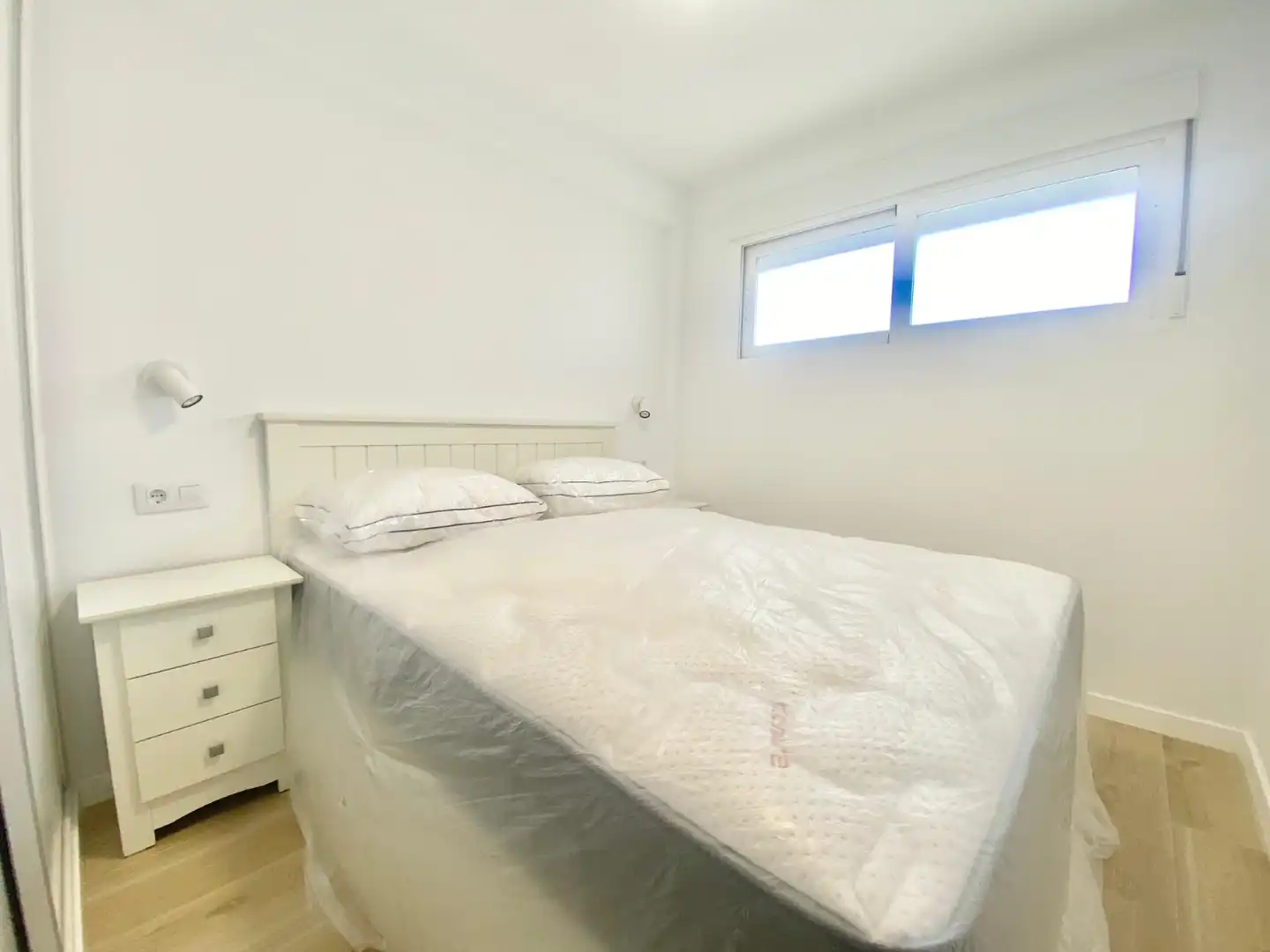 Habitación de Apartamento de alquiler en Benidorm con Aire acondicionado, Calefacción y Piscina