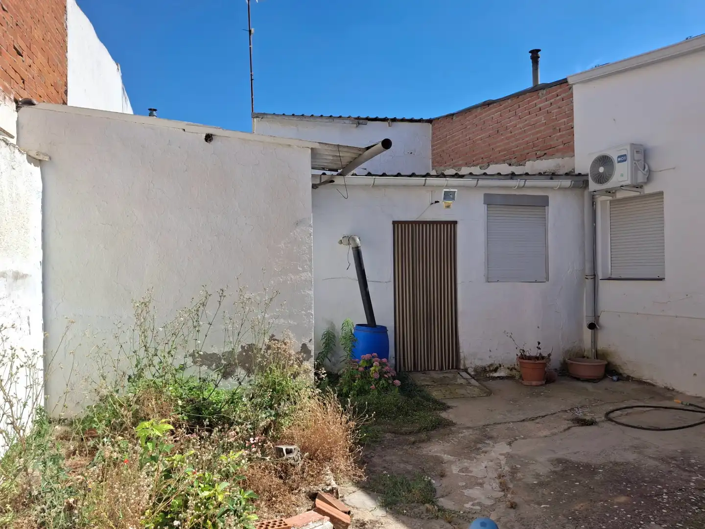 Vista exterior de Casa o chalet en venta en La Puebla de Almoradiel con Aire acondicionado y Amueblado
