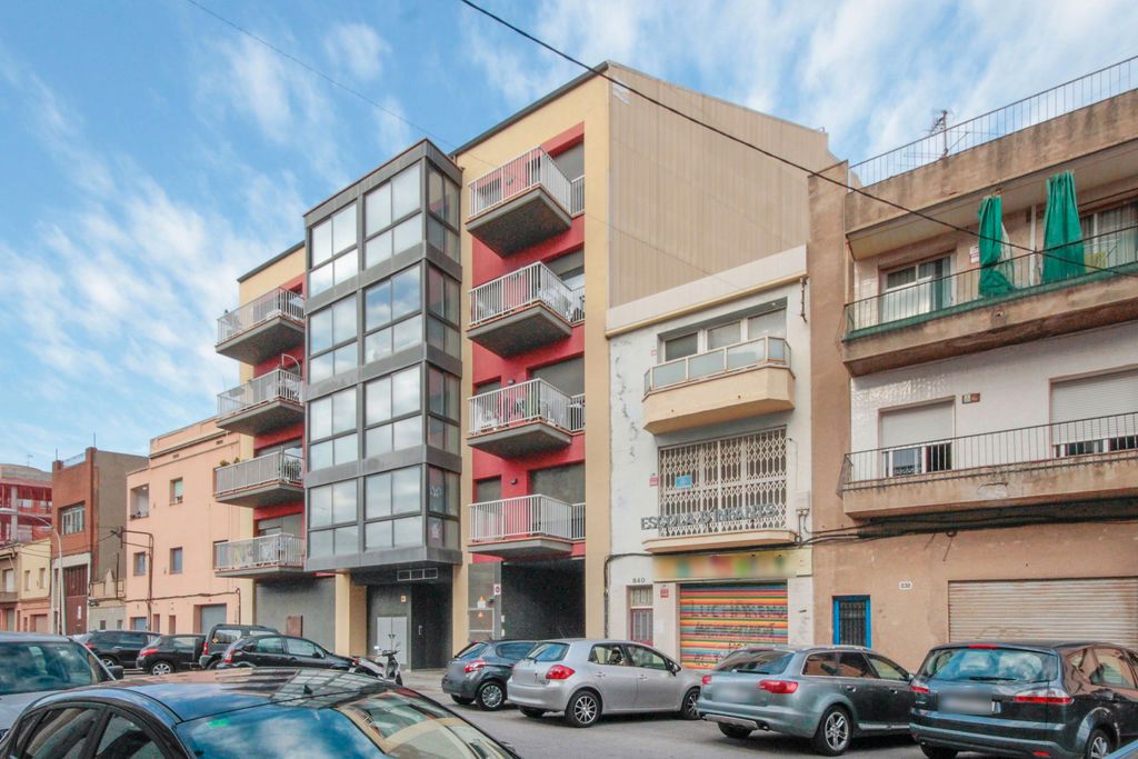 Vista exterior de Pis en venda en Badalona amb Parquet