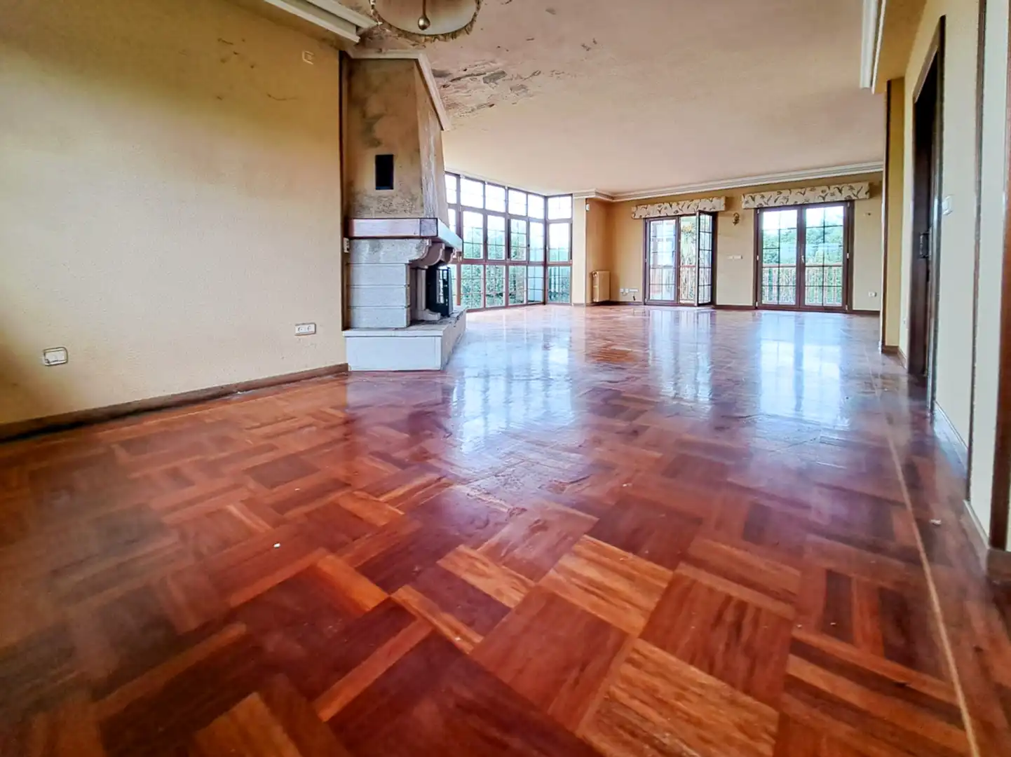 Living room of Houses for sale in Castrillón  with Heating, Private garden and Parquet flooring