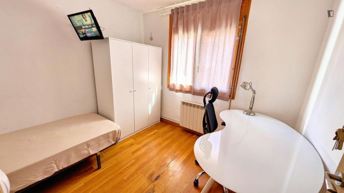 Dormitori de Apartament per a compartir en  Zaragoza Capital amb Calefacció, Moblat i Forn