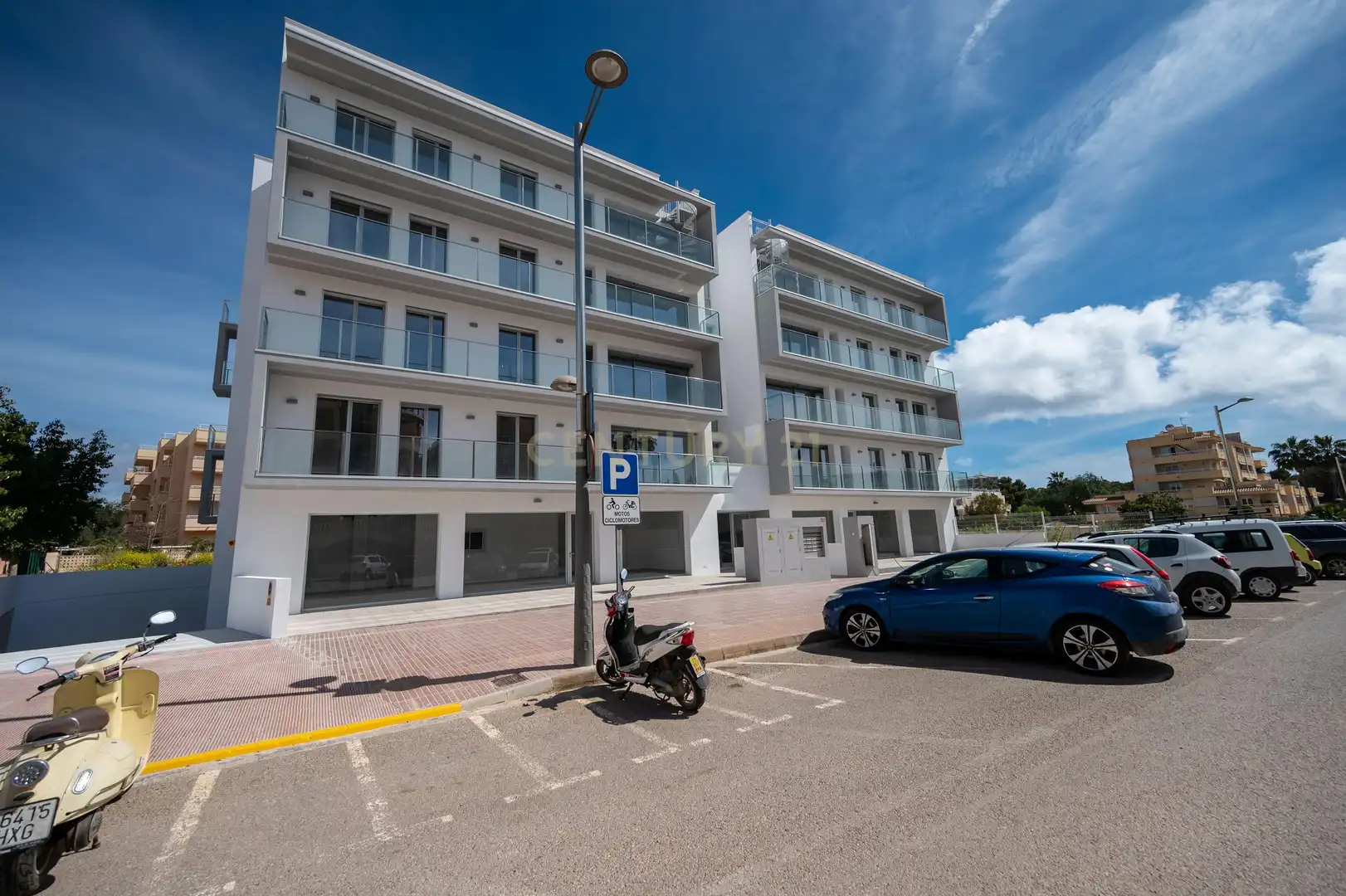 Außenansicht von Wohnungen zur Miete in Santa Eulària des Riu mit Klimaanlage, Ofen und Waschmaschine