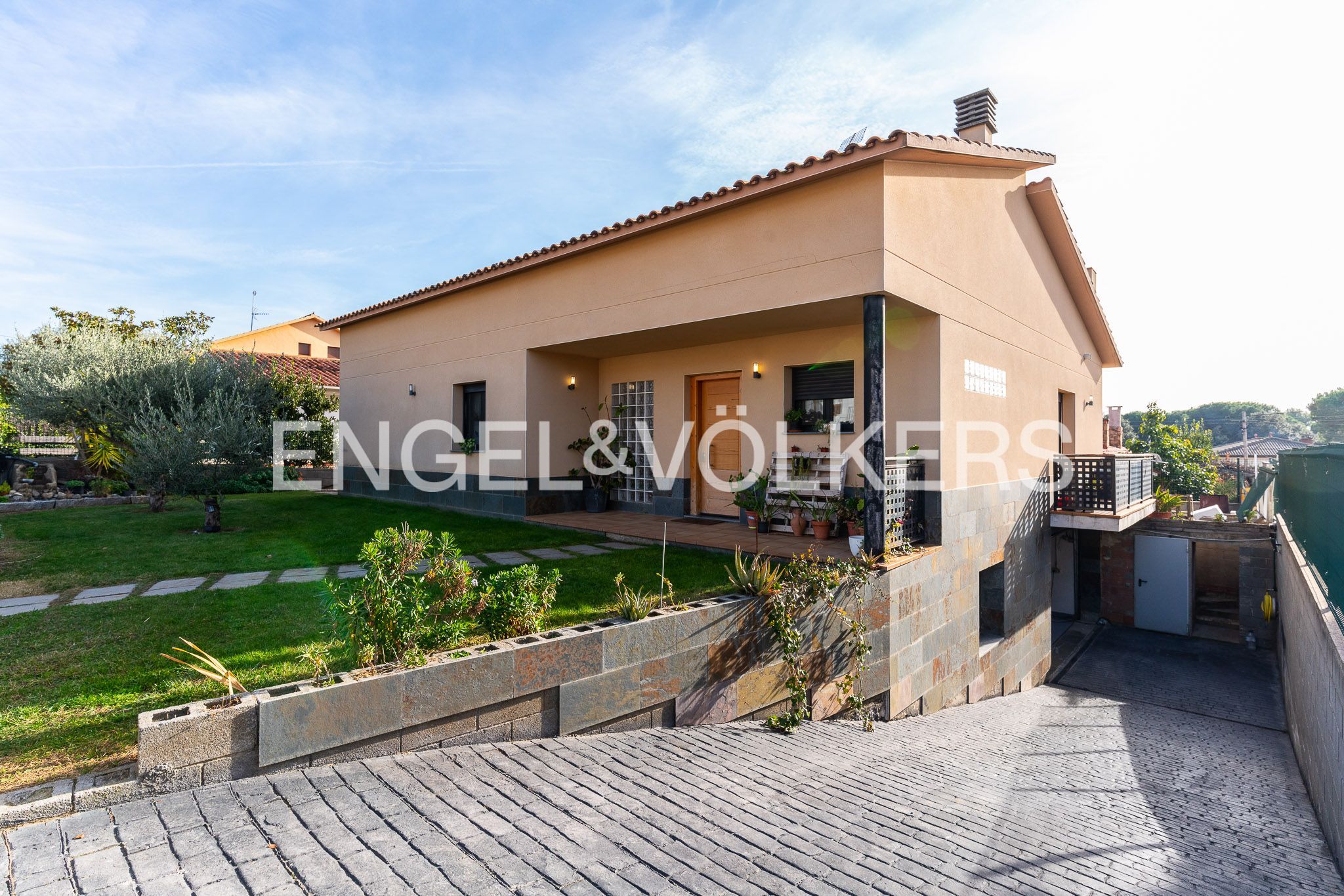 Vista exterior de Casa o xalet en venda en Cànoves I Samalús amb Aire condicionat, Calefacció i Jardí privat