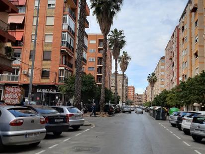 Vista exterior de Pis en venda en  Valencia Capital amb Aire condicionat, Parquet i Balcó