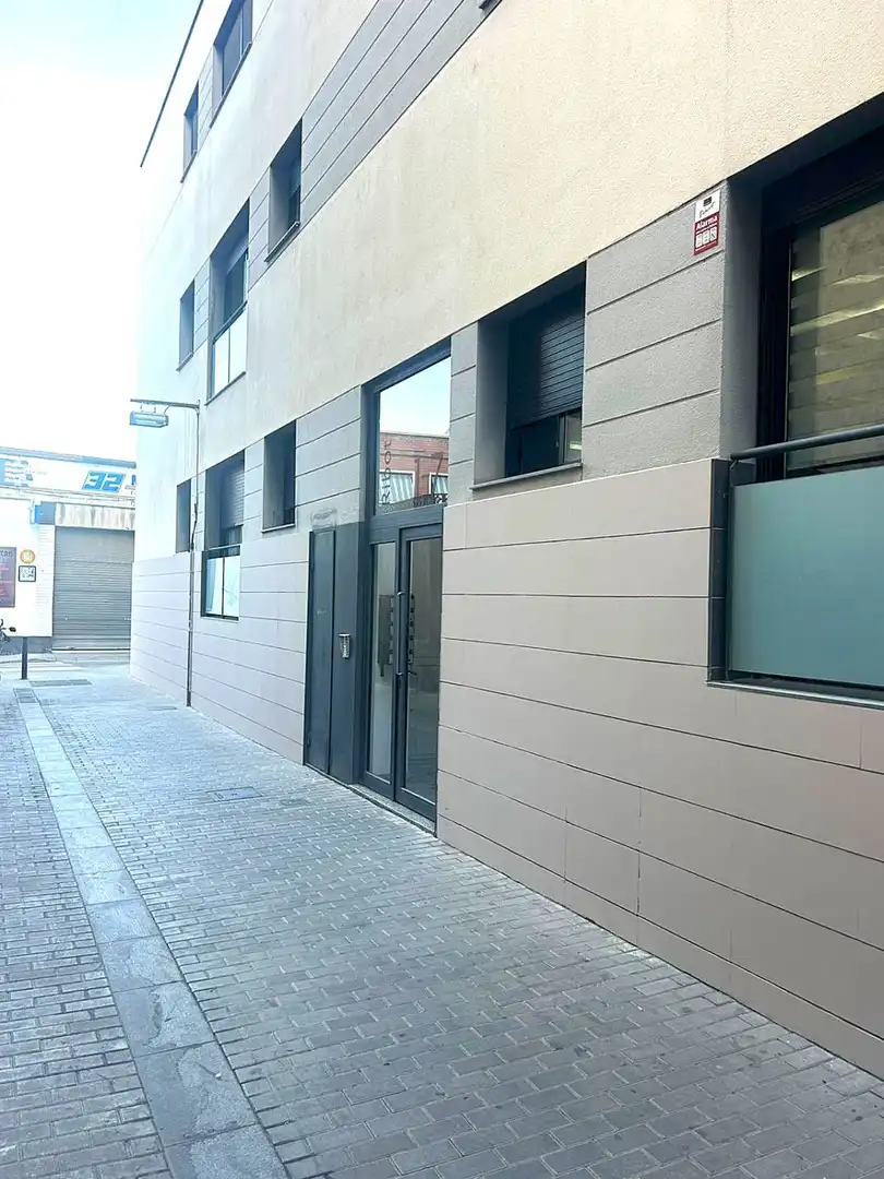 Vista exterior de Pis en venda en Sant Vicenç Dels Horts amb Aire condicionat i Calefacció