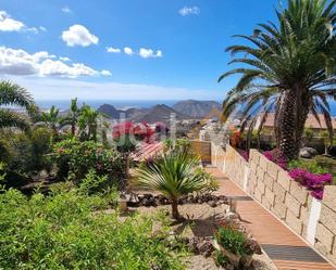 Vista exterior de Casa o xalet en venda en Arona amb Aire condicionat, Jardí privat i Terrassa