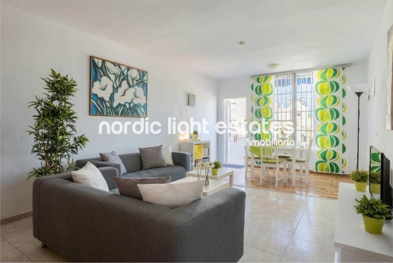 Vista exterior de Casa o chalet de alquiler en Nerja con Aire acondicionado, Terraza y Piscina