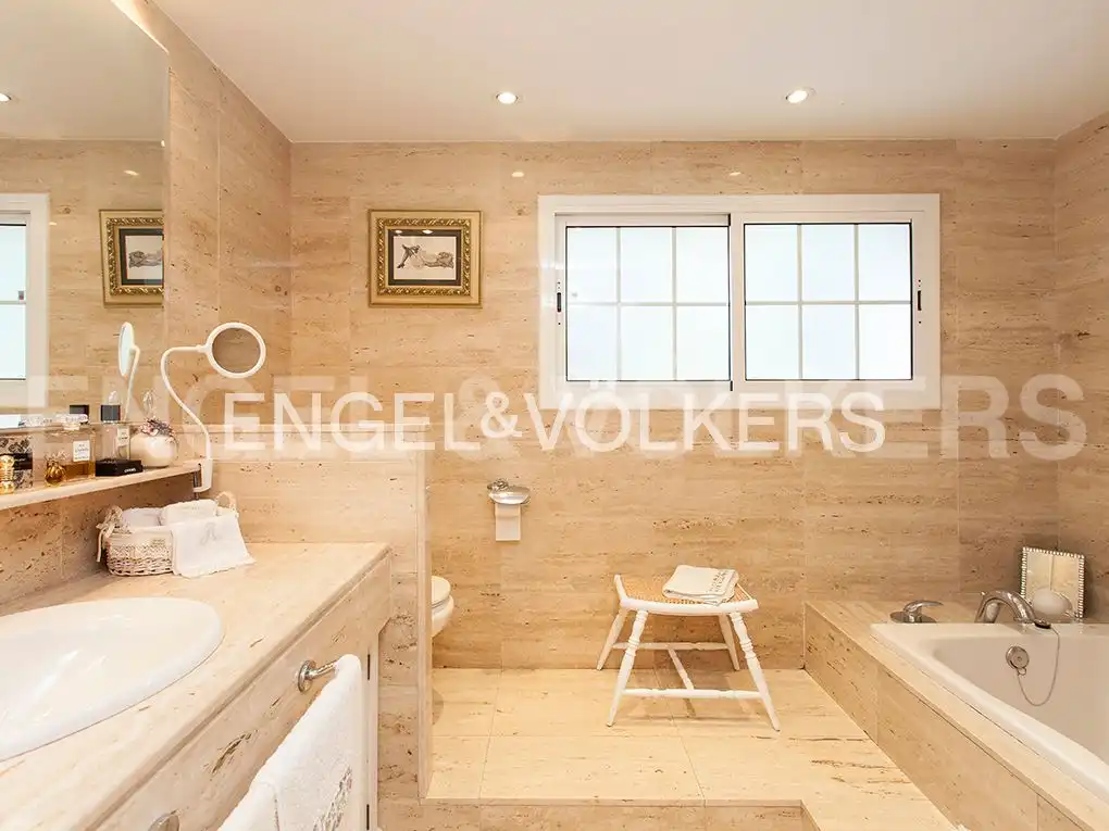 Baño de Casa o chalet en venta en Sant Cugat del Vallès con Aire acondicionado, Calefacción y Jardín privado