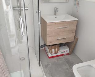 Bathroom of Flat to share in Vigo   with Heating, Furnished and Oven