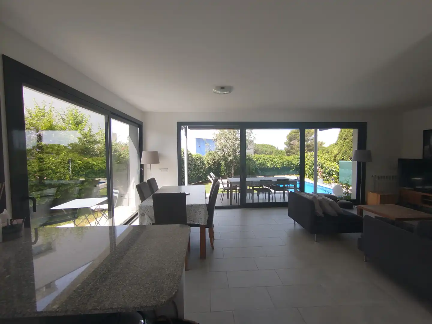 Sala de estar de Casa o chalet en venta en L'Escala con Aire acondicionado, Calefacción y Jardín privado