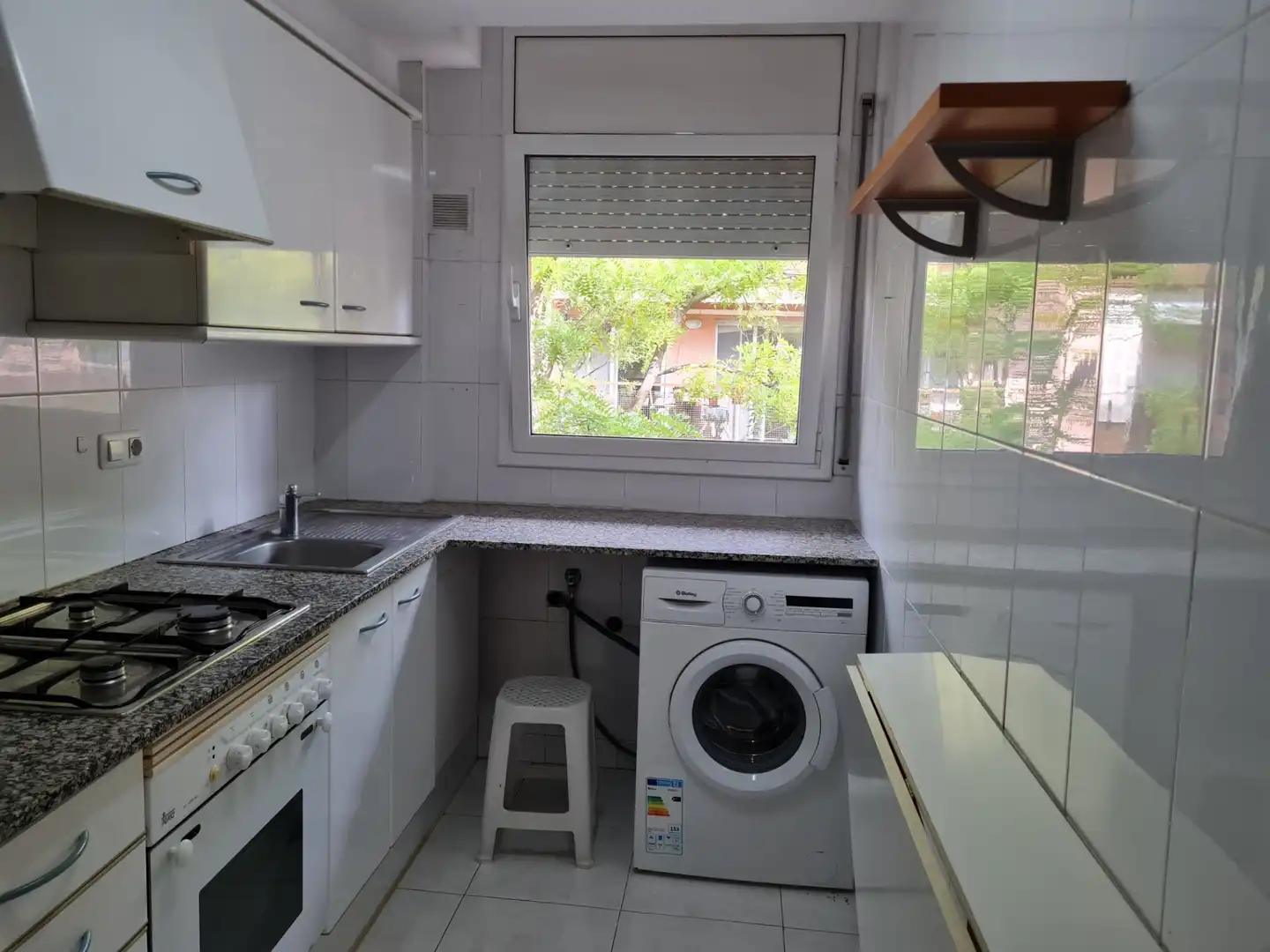 Cuina de Pis de lloguer en Girona amb Calefacció, Terrassa i Moblat