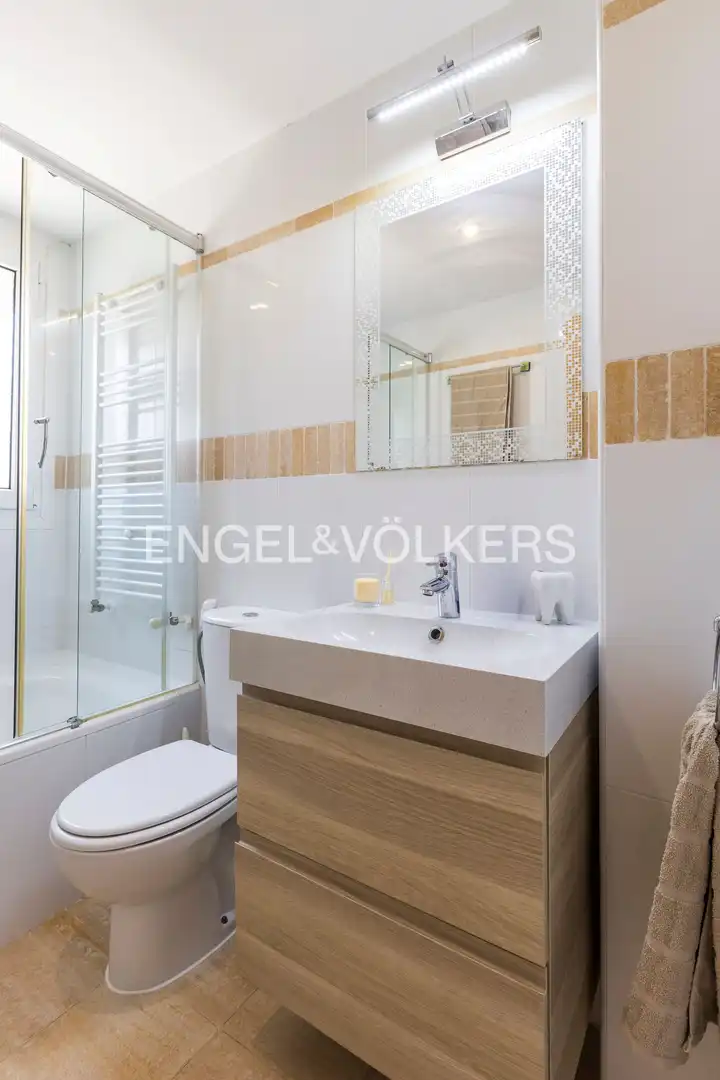 Bathroom of Flat for sale in Meco  with Air Conditioner, Heating and Parquet flooring