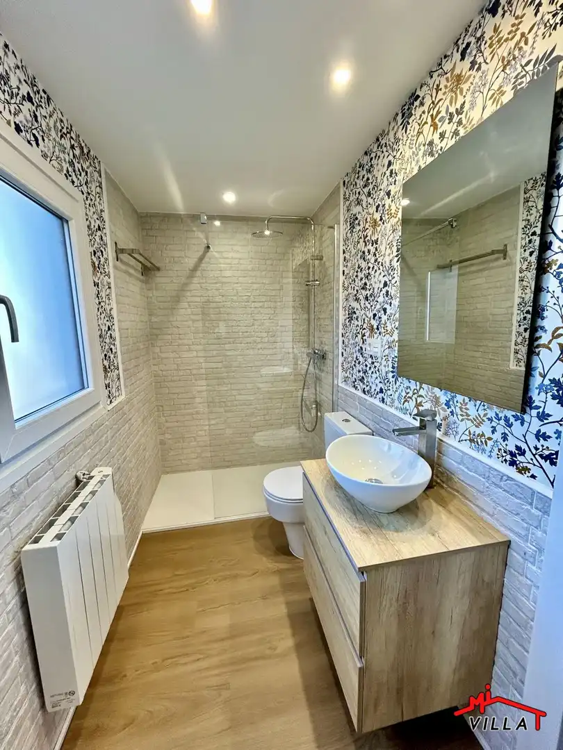 Bathroom of Flat for sale in Laredo  with Heating, Parquet flooring and Balcony