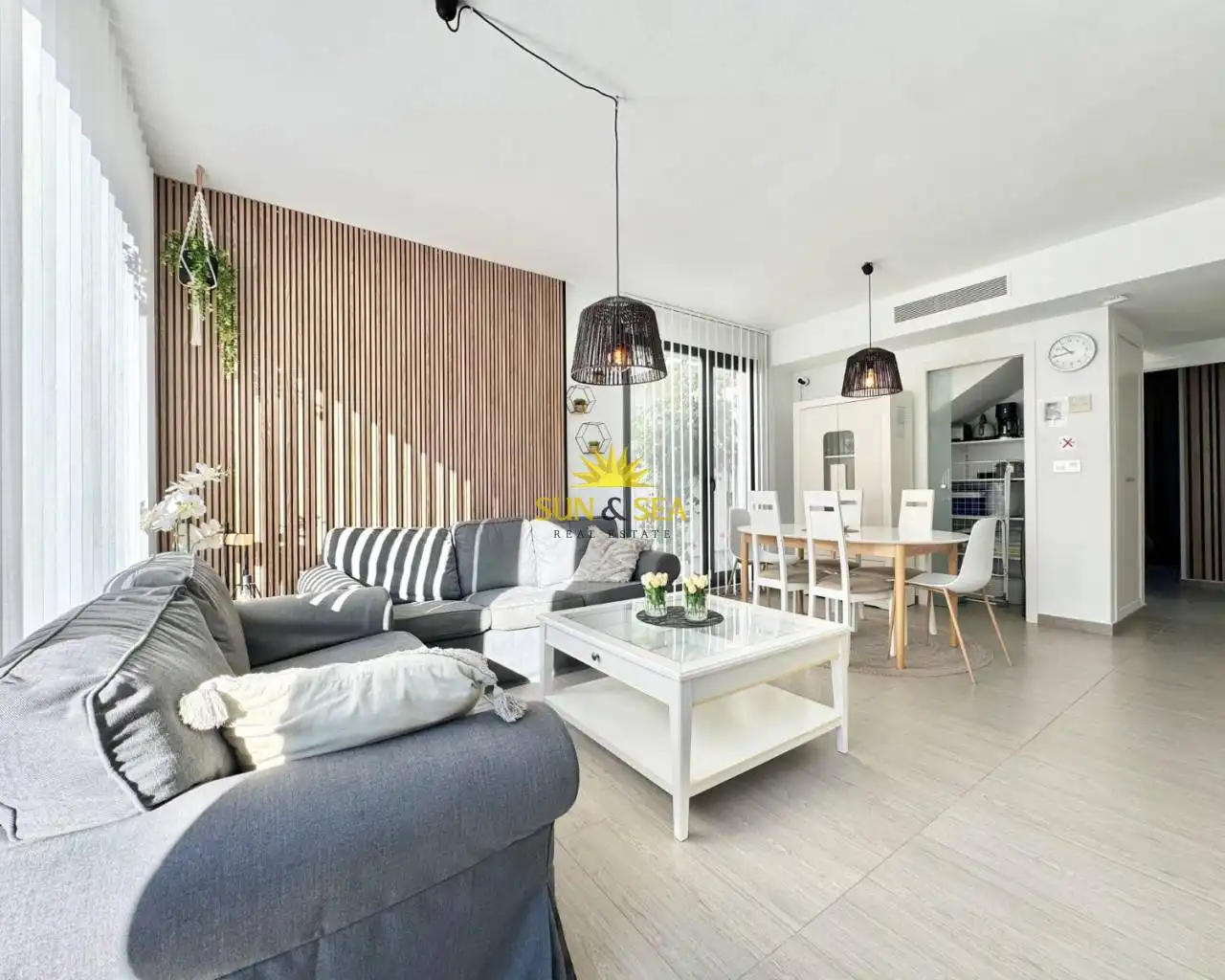 Sala d'estar de Casa o xalet de lloguer en Torrevieja amb Aire condicionat, Calefacció i Jardí privat