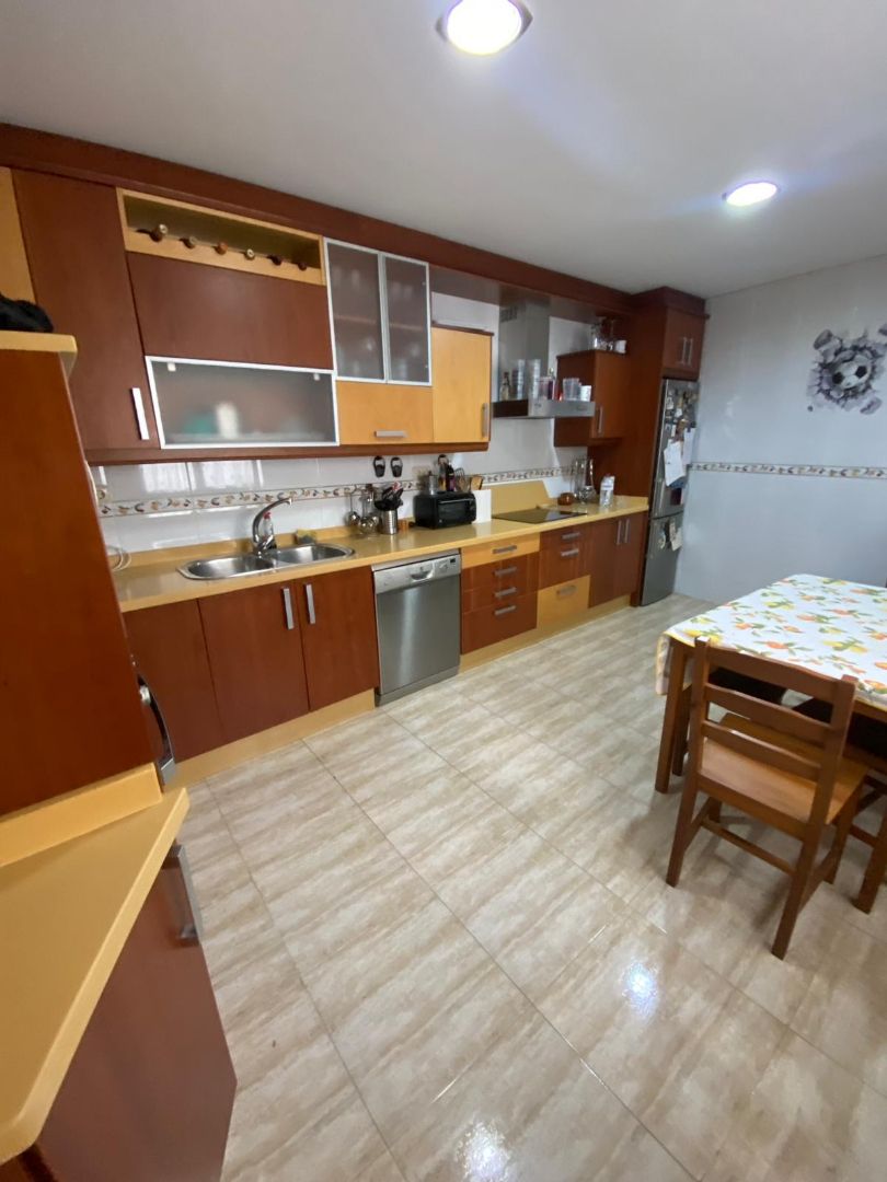 Cuina de Casa adosada en venda en Munera amb Aire condicionat, Calefacció i Jardí privat