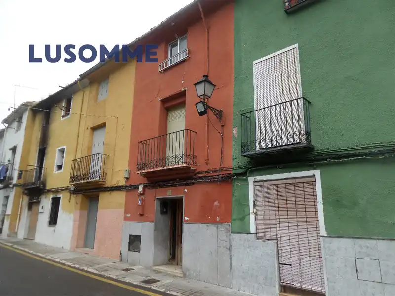Vista exterior de Casa adosada en venda en Ontinyent amb Terrassa