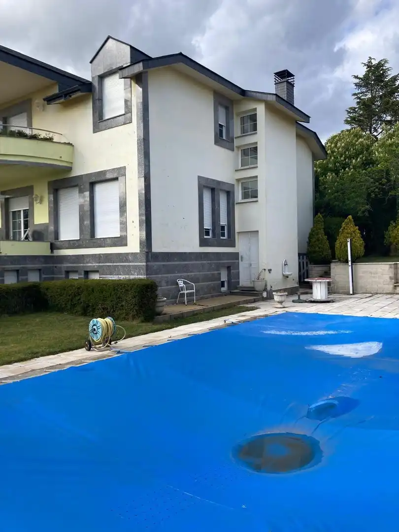 Piscina de Casa o chalet en venta en Valdefresno con Calefacción, Jardín privado y Terraza