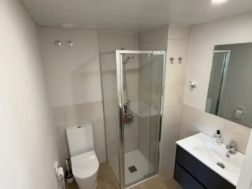 Bany de Pis en venda en Molins de Rei amb Aire condicionat, Terrassa i Piscina