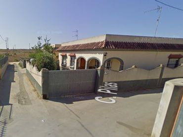 Casa aparellada en venda a C/ Pilas