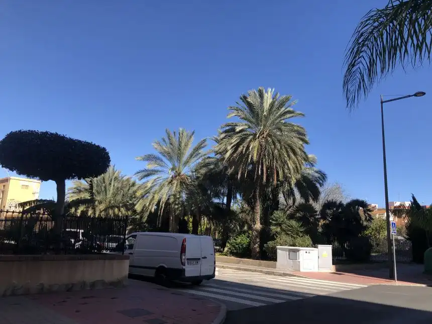 Außenansicht von Wohnungen zur Miete in Santa Pola mit Privatgarten, Terrasse und Möbliert
