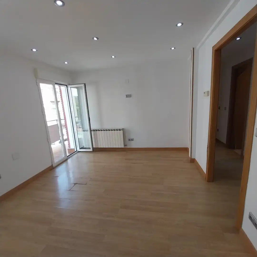 Living room of Flat for sale in Valladolid  with Heating, Parquet flooring and Terrace