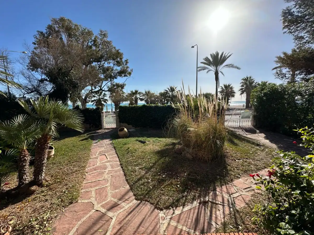 Jardín de Casa o chalet en venta en Benicasim / Benicàssim con Aire acondicionado, Calefacción y Terraza