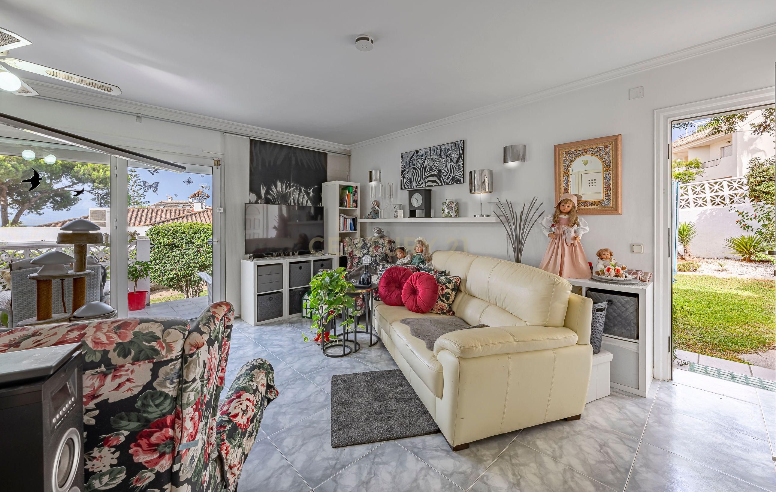 Sala de estar de Casa o chalet en venta en Marbella con Jardín privado