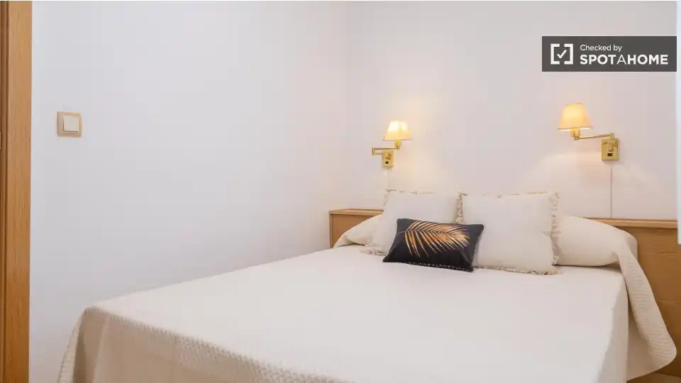 Bedroom of Flat for rent in Madrid  with Air Conditioner, Heating and Furnished