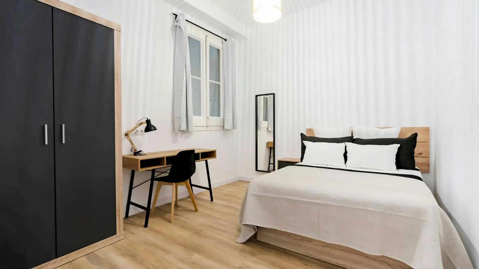 Habitación de Piso para compartir en  Barcelona Capital con Calefacción, Lavadora y TV
